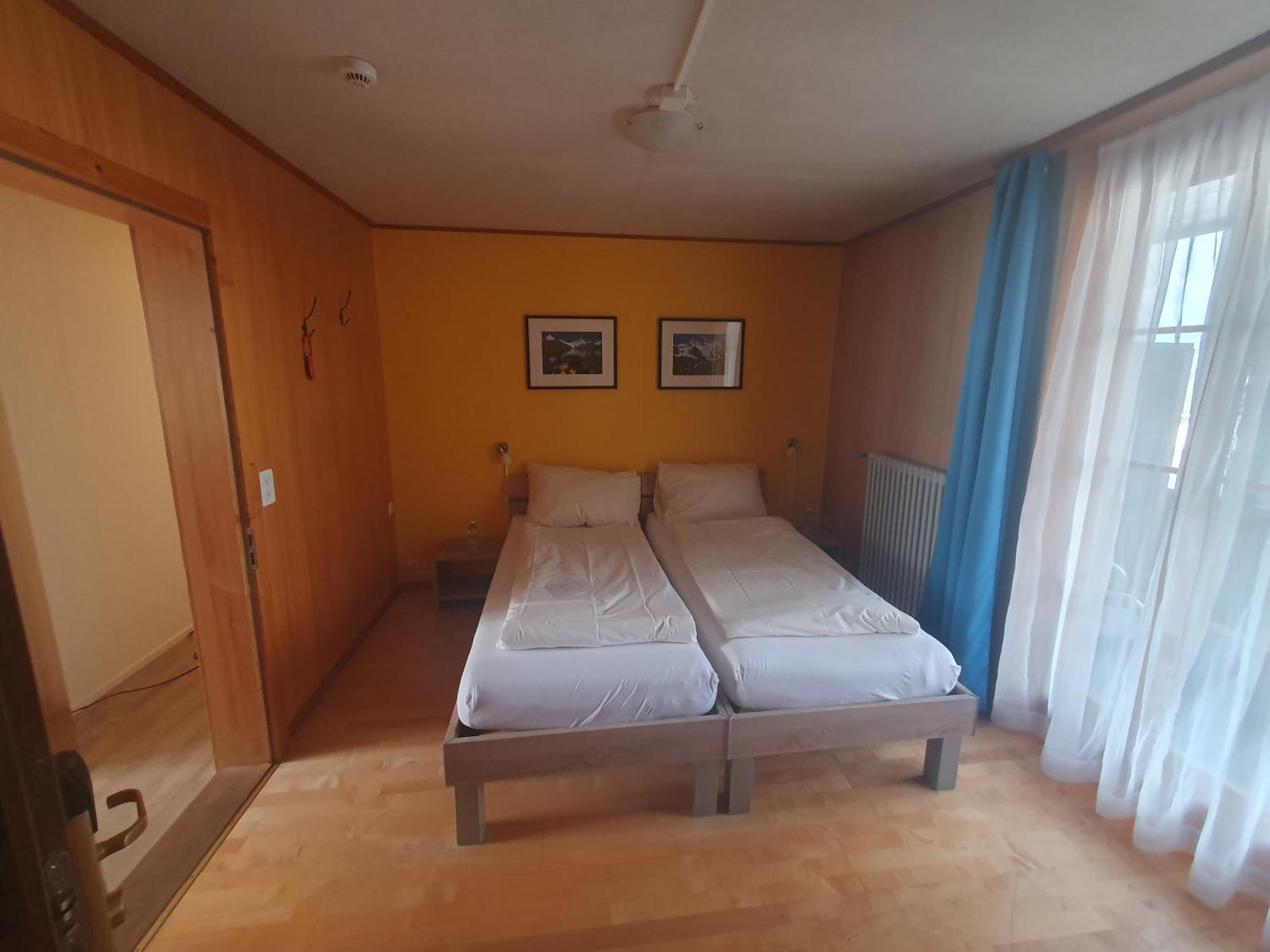 Gasthof Hirschen In Wilderswil Room photo