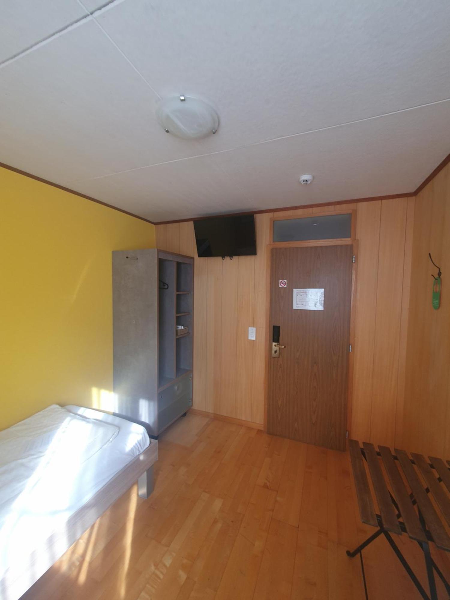 Gasthof Hirschen In Wilderswil Room photo