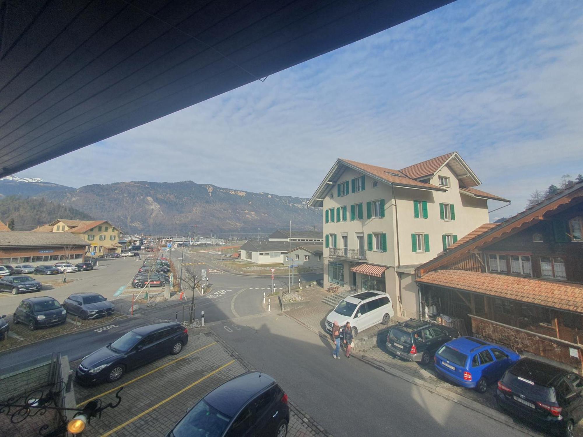 Gasthof Hirschen In Wilderswil Room photo